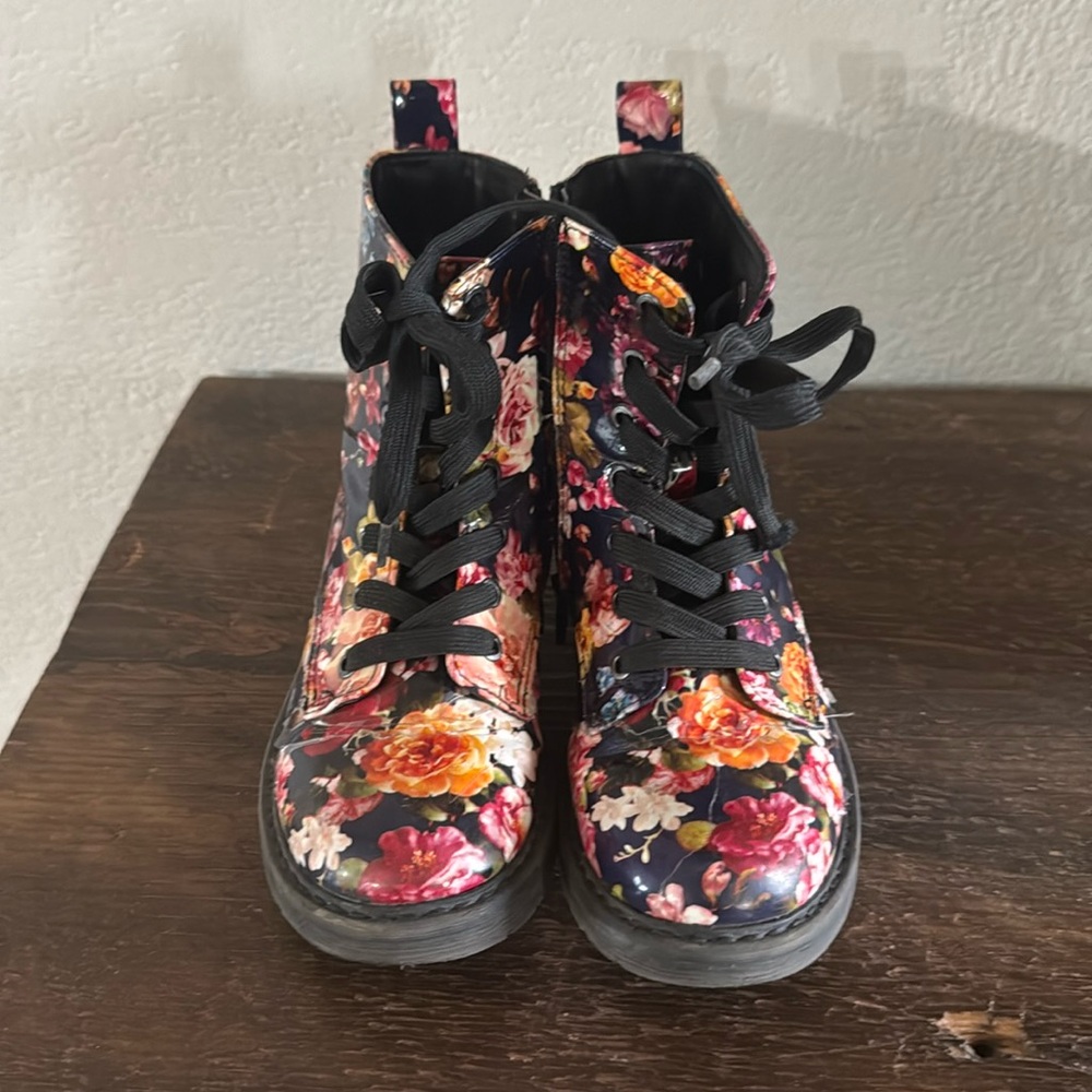 Little Girl Boots Sz 1